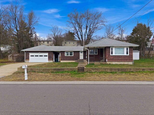 58 President Road, Manchester, NH 03103