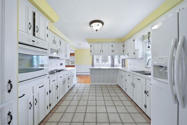 58 President Road, Manchester, NH 03103