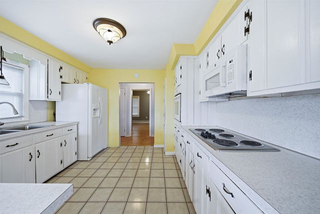 58 President Road, Manchester, NH 03103