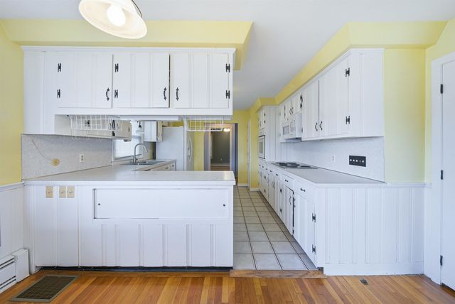 58 President Road, Manchester, NH 03103