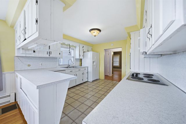 58 President Road, Manchester, NH 03103