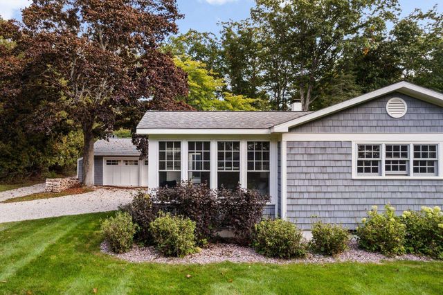 116 W Hill Street, Leland, MI 49654