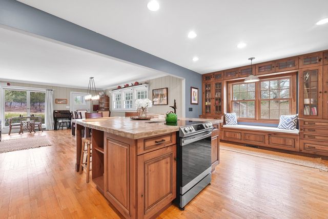 116 W Hill Street, Leland, MI 49654