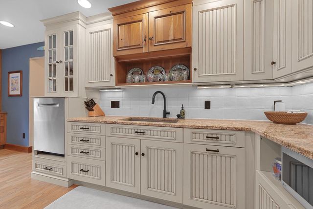 116 W Hill Street, Leland, MI 49654