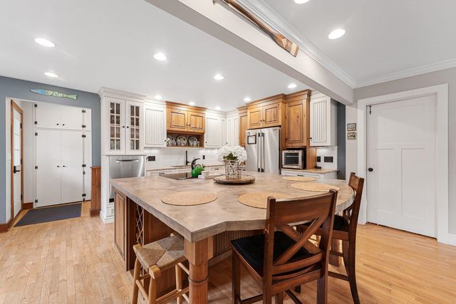 116 W Hill Street, Leland, MI 49654