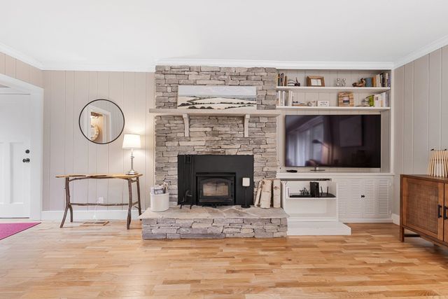 116 W Hill Street, Leland, MI 49654