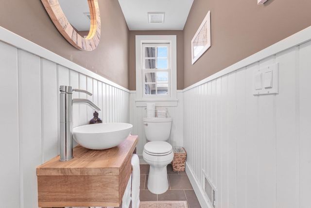 116 W Hill Street, Leland, MI 49654