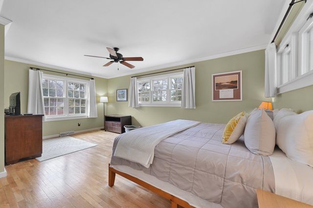 116 W Hill Street, Leland, MI 49654