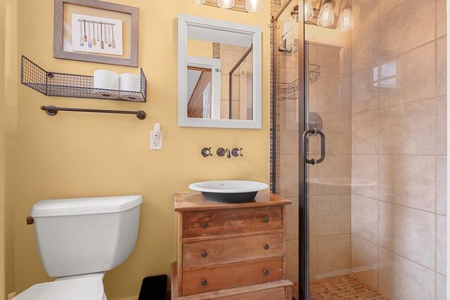 116 W Hill Street, Leland, MI 49654