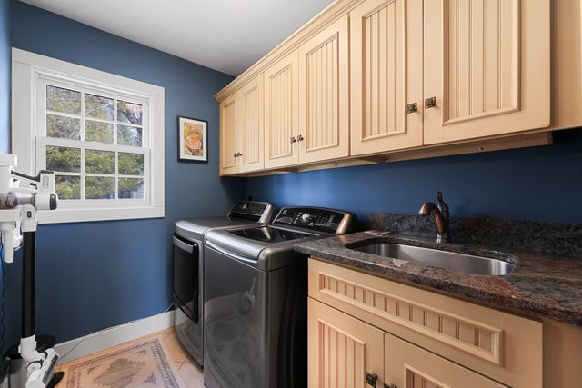 116 W Hill Street, Leland, MI 49654