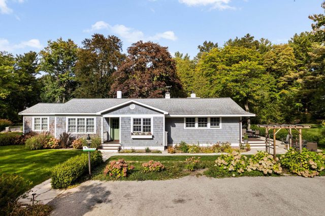 116 W Hill Street, Leland, MI 49654