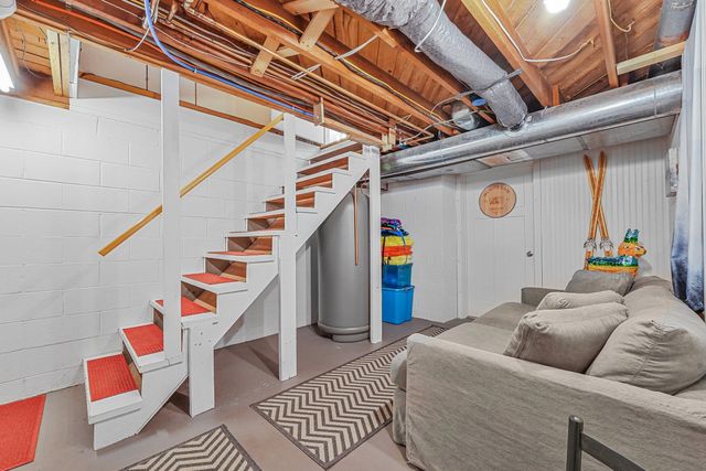 116 W Hill Street, Leland, MI 49654