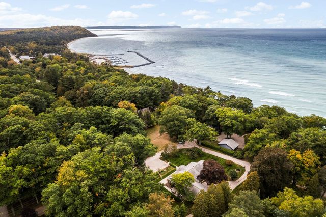 116 W Hill Street, Leland, MI 49654