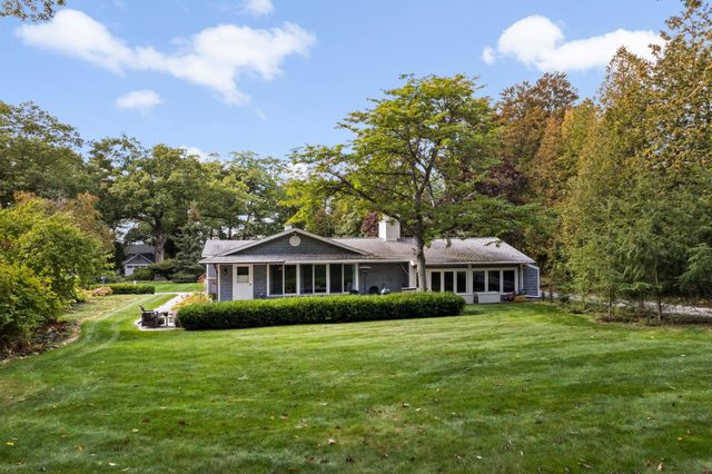 116 W Hill Street, Leland, MI 49654