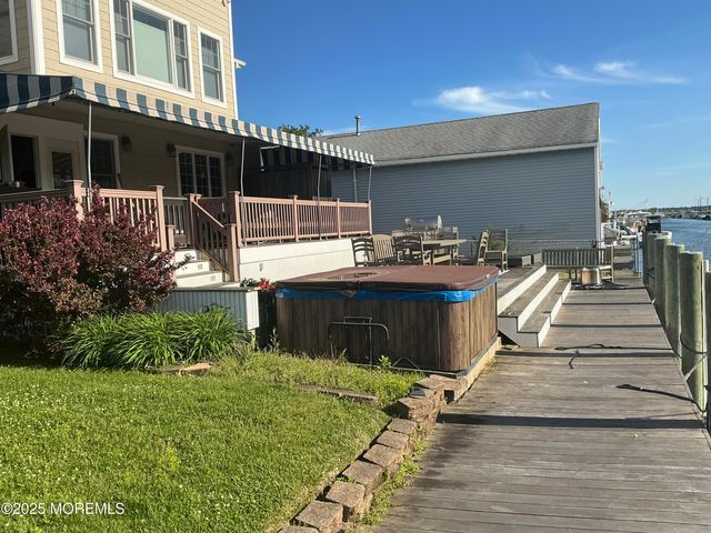 100 Waldron Road, Toms River, NJ 08753