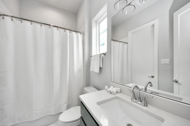 1223 W 16th Street B, Houston, TX 77008