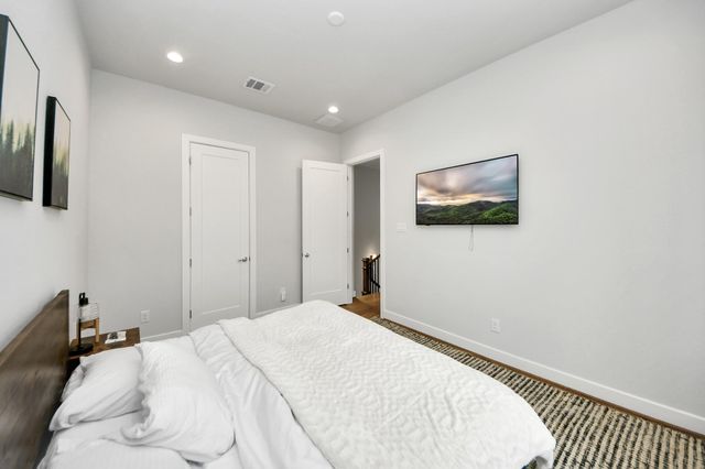 1223 W 16th Street B, Houston, TX 77008