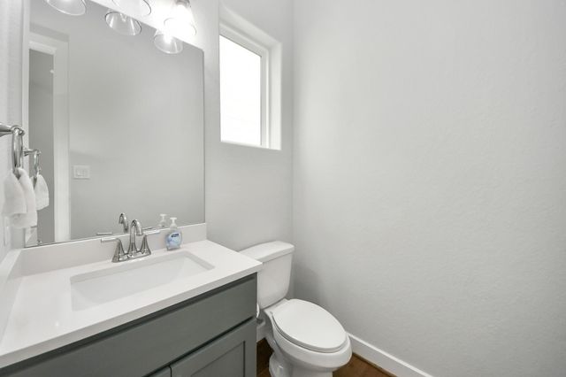 1223 W 16th Street B, Houston, TX 77008