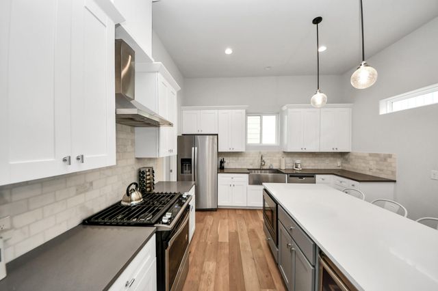 1223 W 16th Street B, Houston, TX 77008