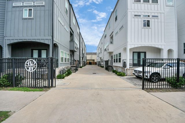 1223 W 16th Street B, Houston, TX 77008