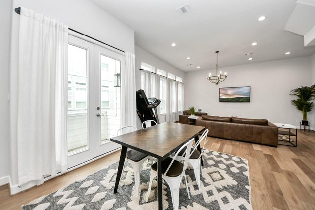 1223 W 16th Street B, Houston, TX 77008