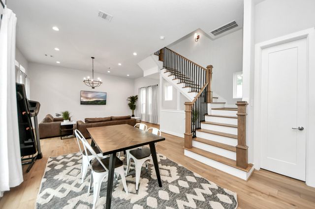 1223 W 16th Street B, Houston, TX 77008