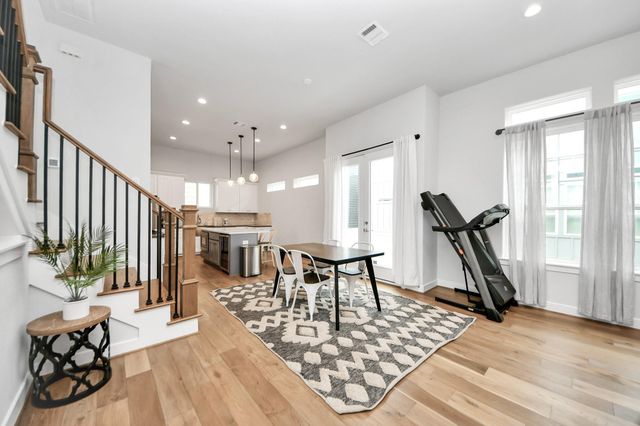 1223 W 16th Street B, Houston, TX 77008