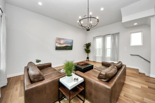 1223 W 16th Street B, Houston, TX 77008