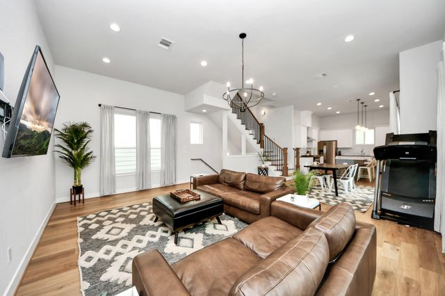 1223 W 16th Street B, Houston, TX 77008