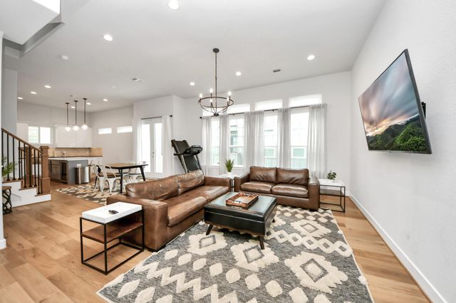 1223 W 16th Street B, Houston, TX 77008