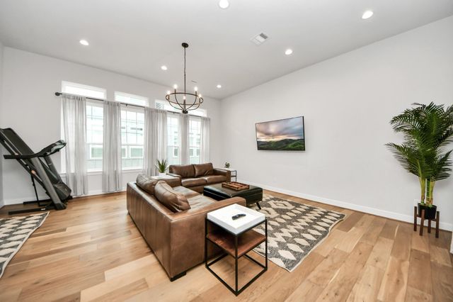 1223 W 16th Street B, Houston, TX 77008