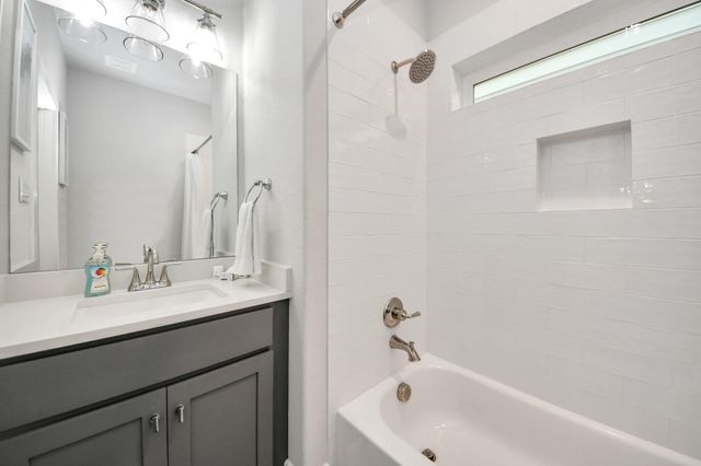 1223 W 16th Street B, Houston, TX 77008