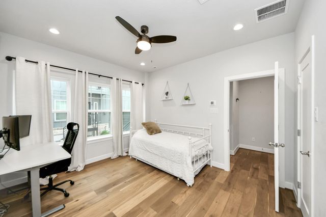 1223 W 16th Street B, Houston, TX 77008