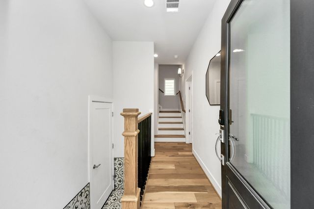 1223 W 16th Street B, Houston, TX 77008