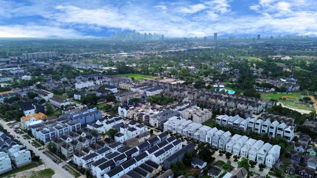1223 W 16th Street B, Houston, TX 77008