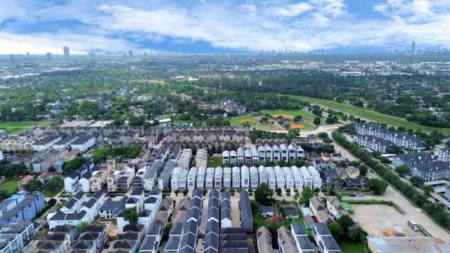 1223 W 16th Street B, Houston, TX 77008