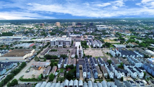 1223 W 16th Street B, Houston, TX 77008