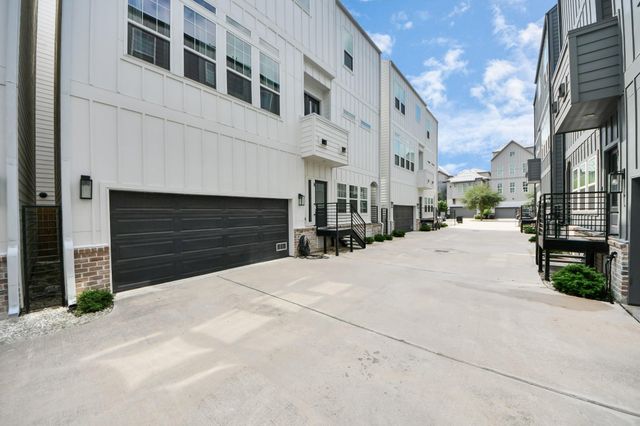1223 W 16th Street B, Houston, TX 77008