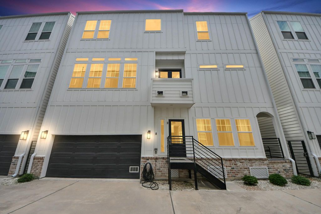 1223 W 16th Street B, Houston, TX 77008