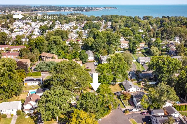 15 Wascussee Lane East, Stamford, CT 06902
