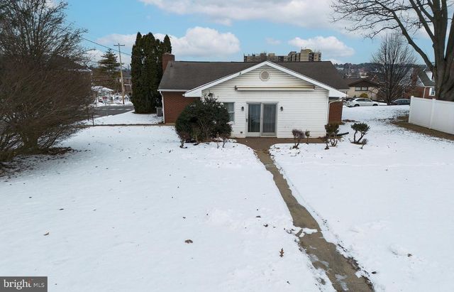 236 W GRANADA AVE, Hershey, PA 17033