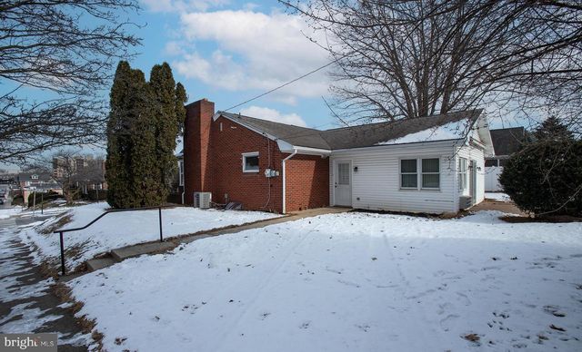 236 W GRANADA AVE, Hershey, PA 17033