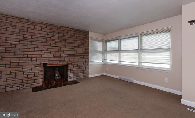 236 W GRANADA AVE, Hershey, PA 17033