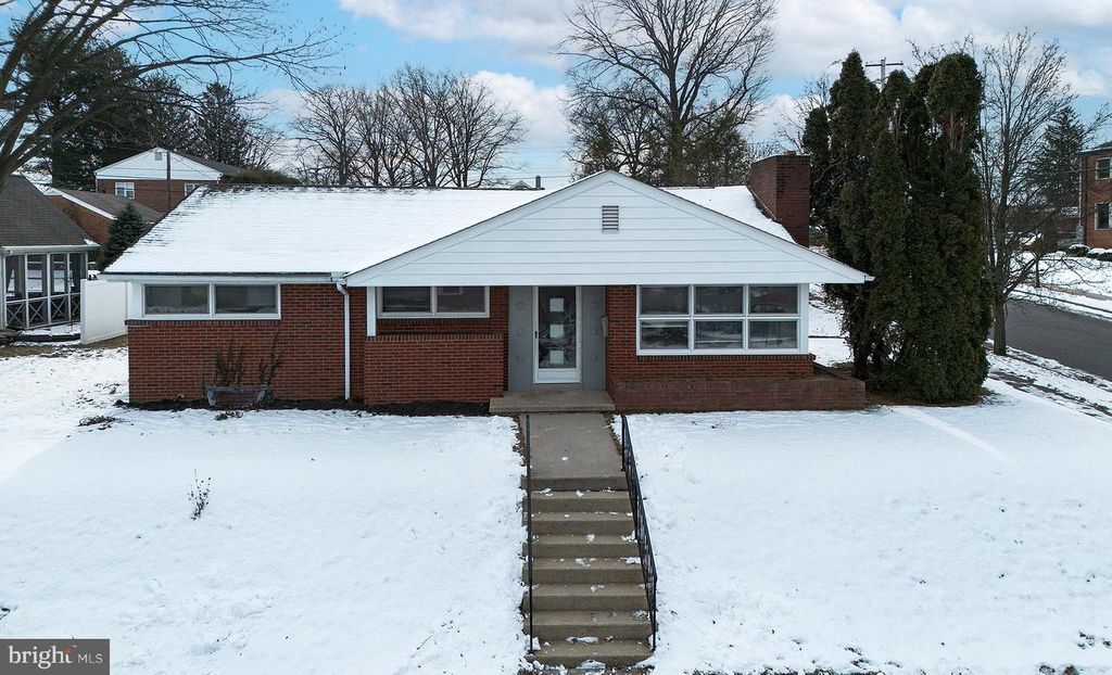 236 W GRANADA AVE, Hershey, PA 17033