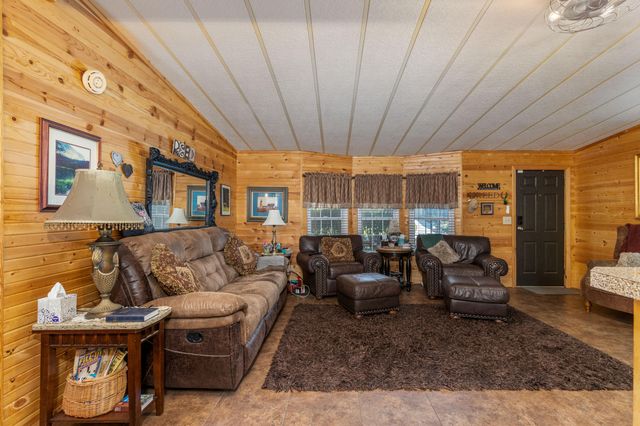 25281 S 623 Road, Grove, OK 74344