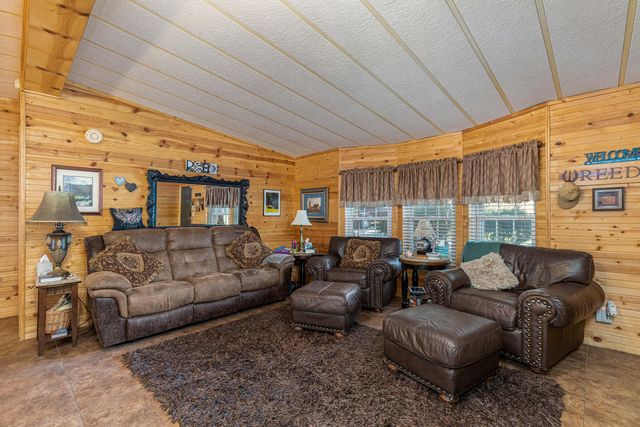 25281 S 623 Road, Grove, OK 74344