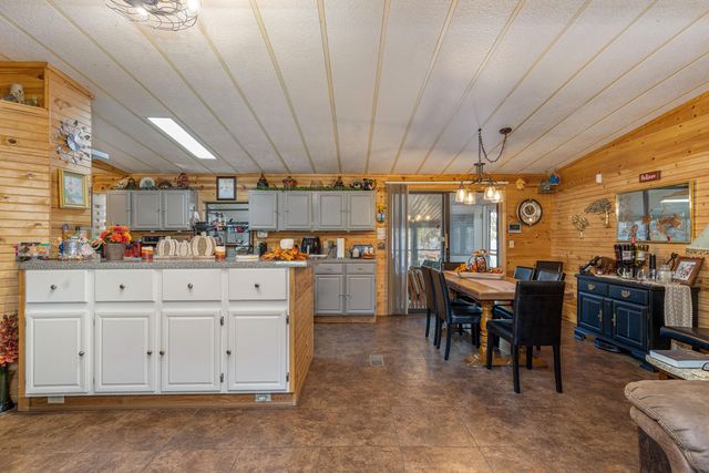 25281 S 623 Road, Grove, OK 74344