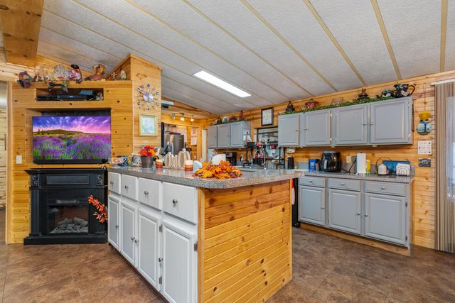 25281 S 623 Road, Grove, OK 74344