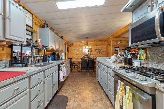 25281 S 623 Road, Grove, OK 74344