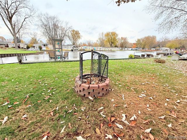 2764 Sunset Drive, Brooklyn, MI 49230